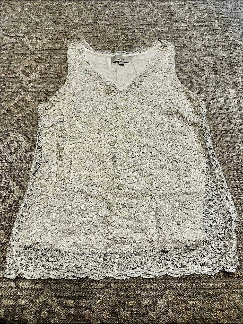 LOFT Lace Sleeveless Top in Cream Size Large Like New